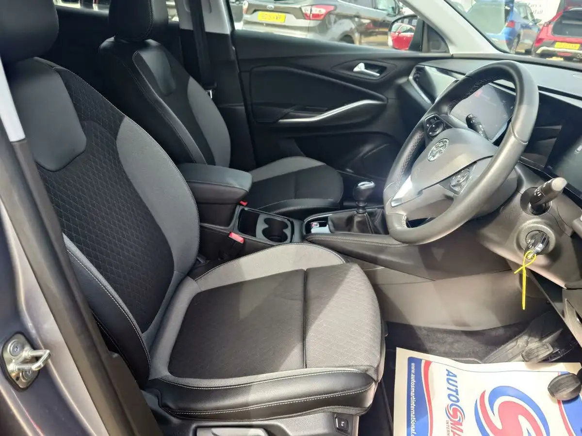 2022-vauxhall-grandland-12-gs-line-big-30