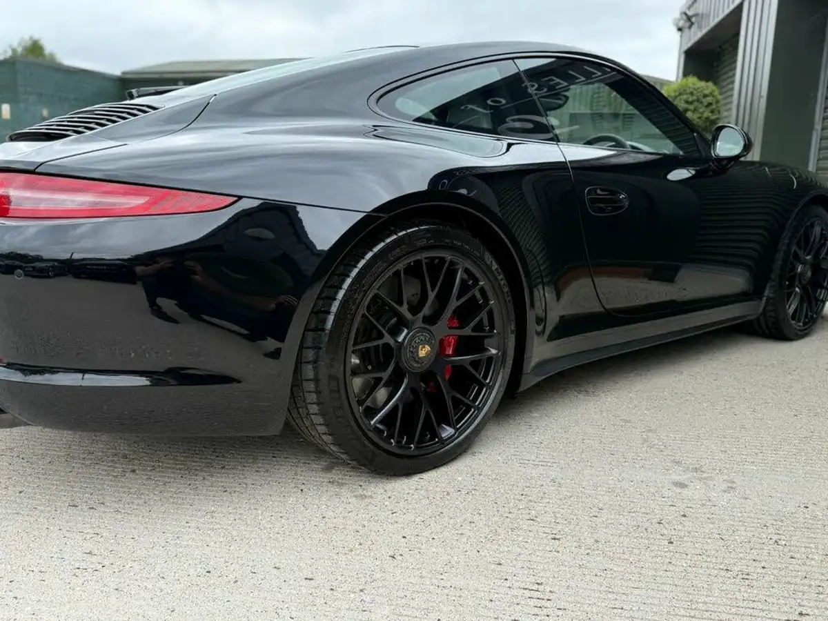 2015-porsche-911-38-carrera-gts-coupe-big-28