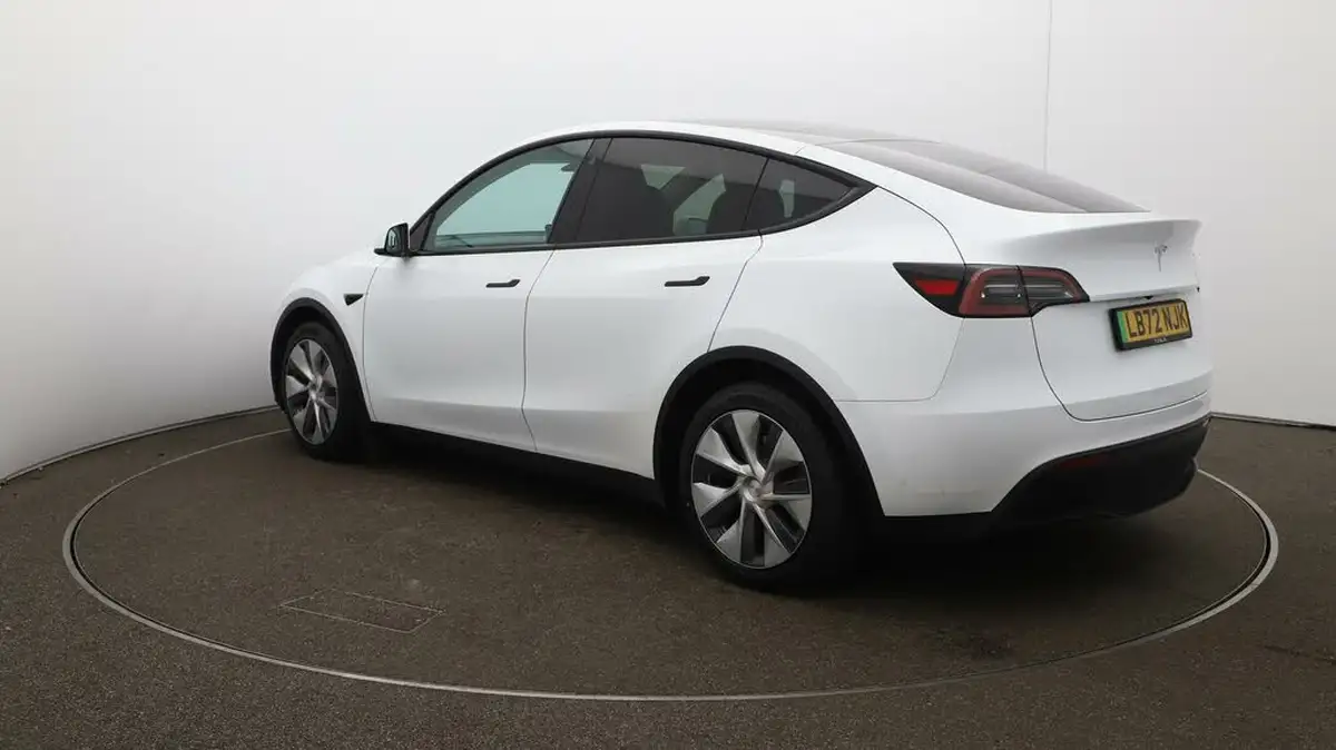 2022-tesla-model-y-e-rwd-big-61
