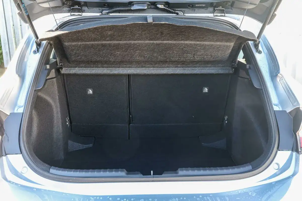 2022-toyota-corolla-18-vvt-i-icon-120bhp-trk-hatchback-5d-big-13