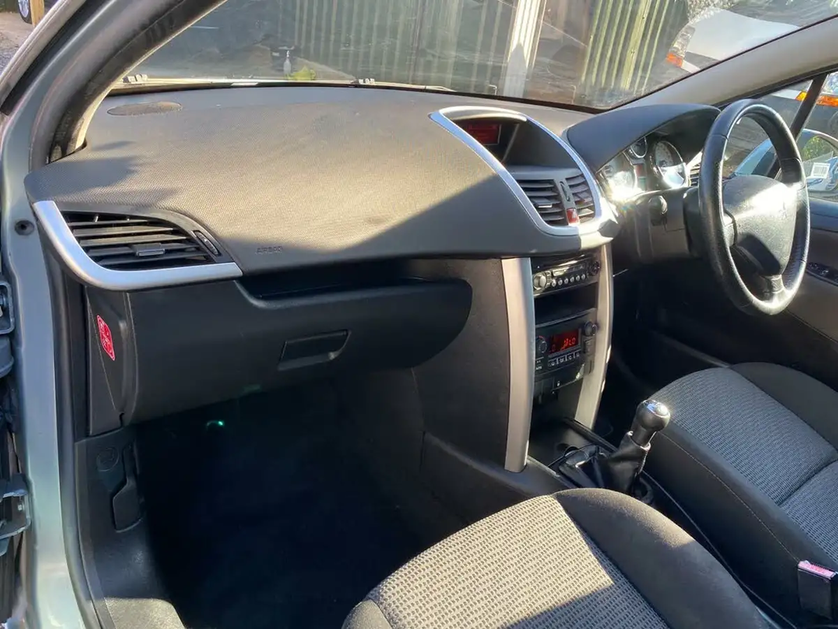 2010-peugeot-207-14-sport-vti-95-5d-1397cc-big-11