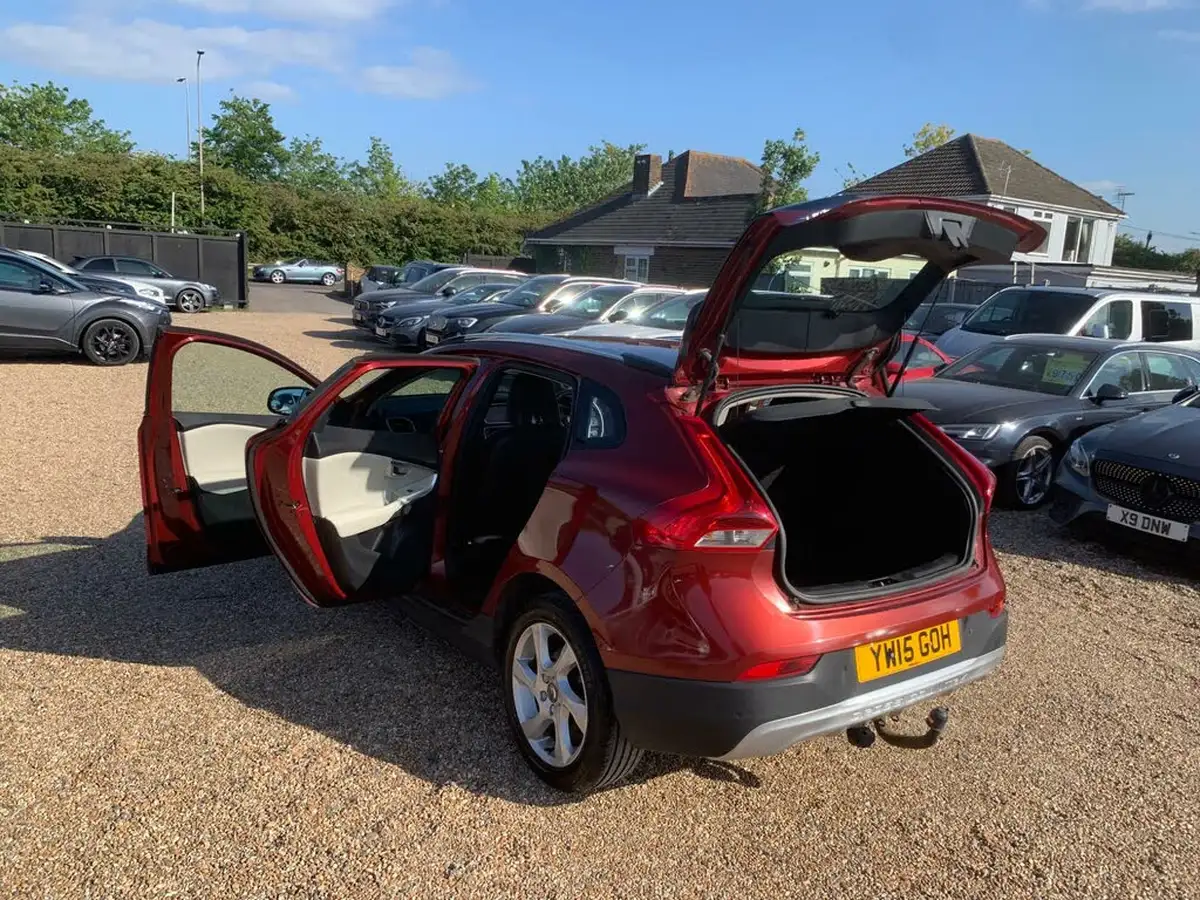 2015-volvo-v40-20td-d2-cross-country-lux-nav-geartronic-big-45