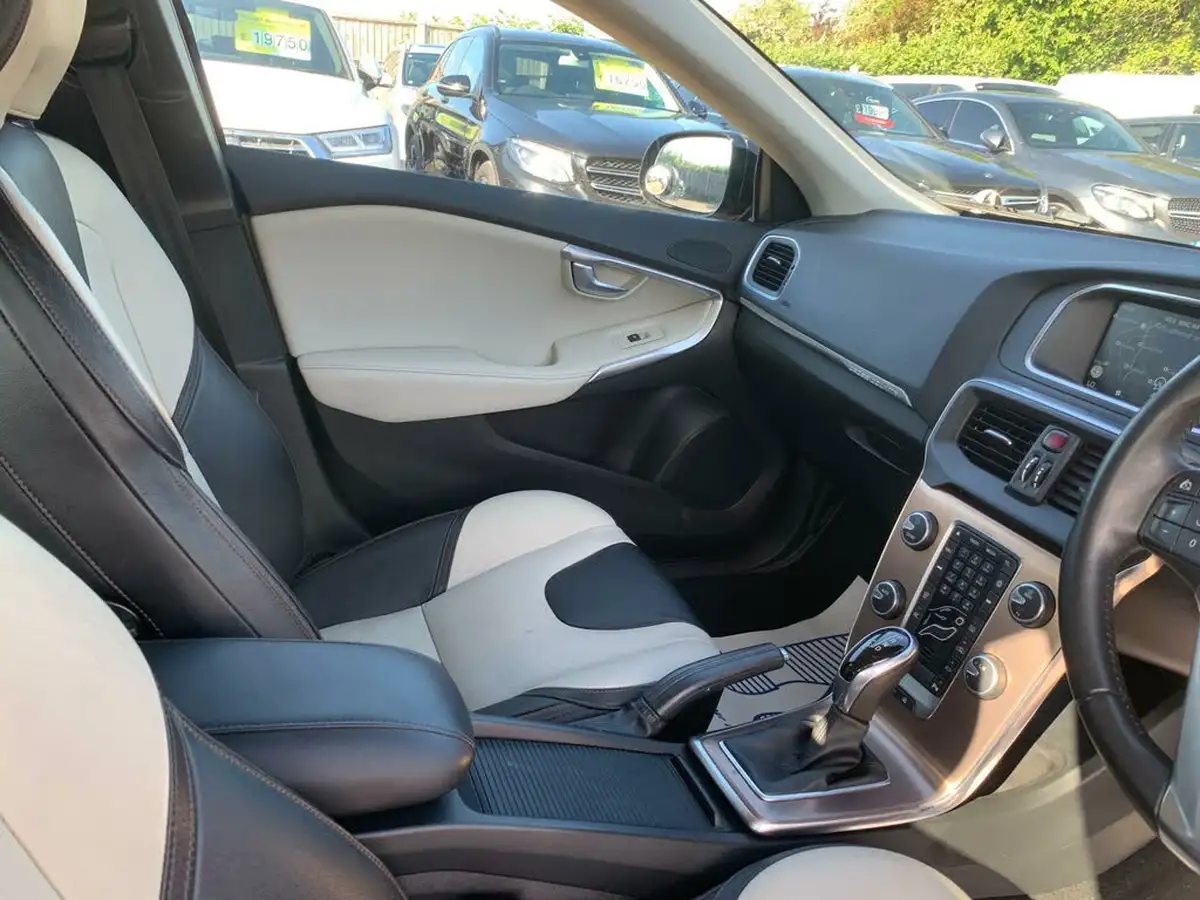 2015-volvo-v40-20td-d2-cross-country-lux-nav-geartronic-big-21