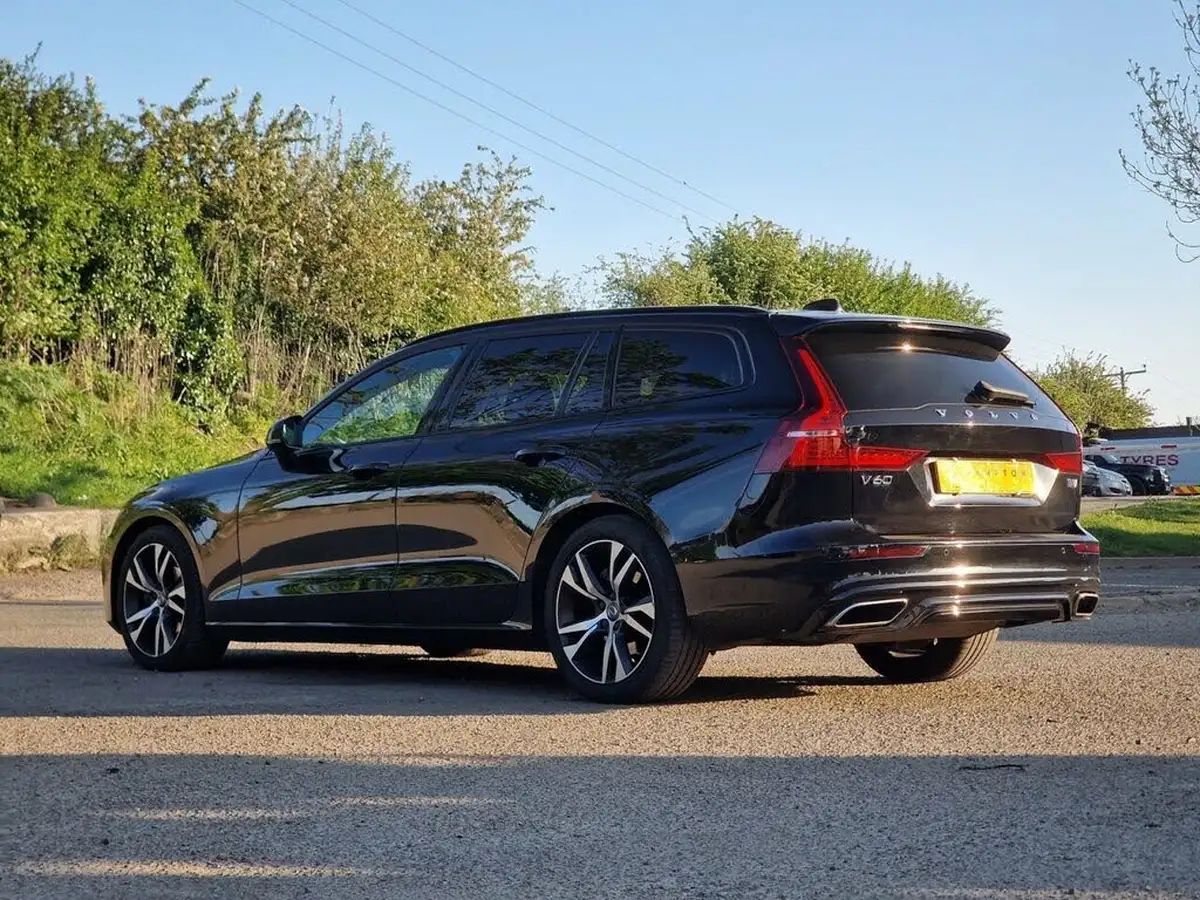 2020-volvo-v60-20-t4-r-design-plus-big-3