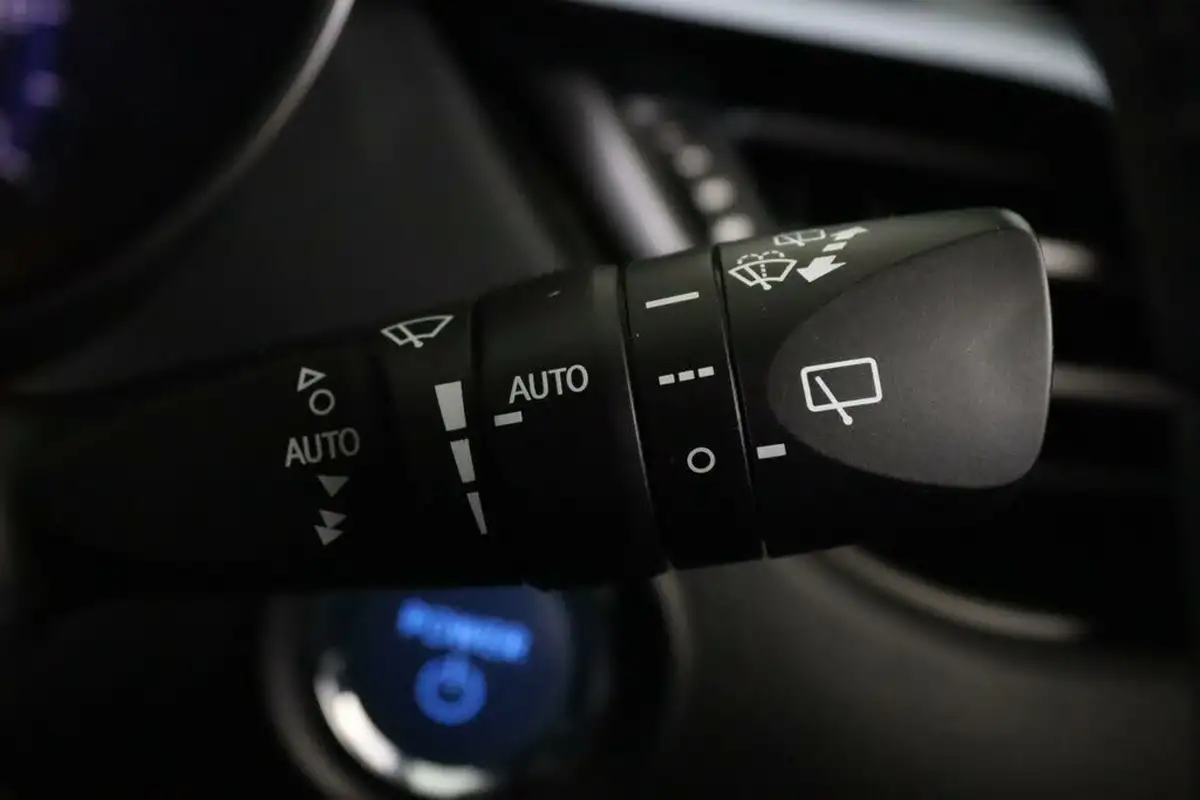 2021-toyota-c-hr-18-vvt-i-design-big-17