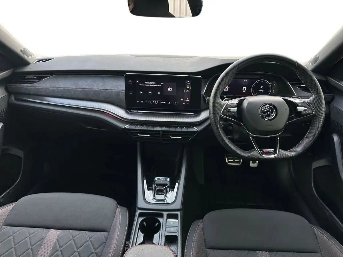 2021-skoda-octavia-20tdi-vrs-4x4-hatchback-big-7