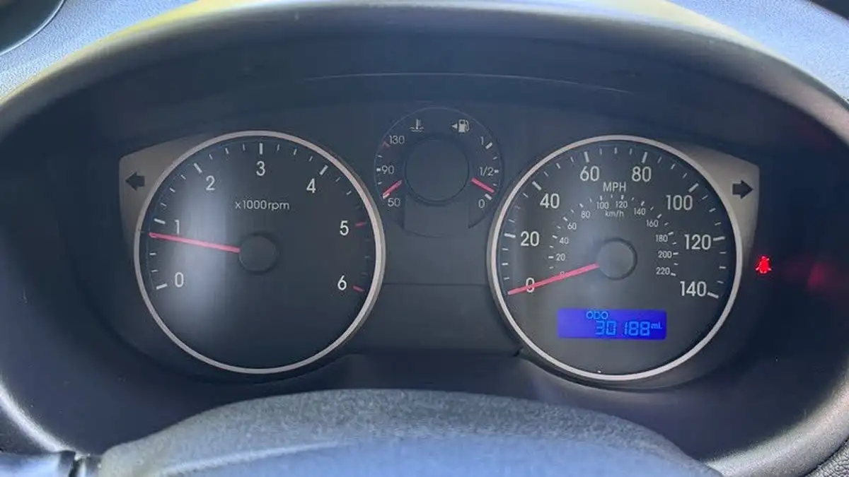 2011-hyundai-i20-14td-comfort-5d-big-30