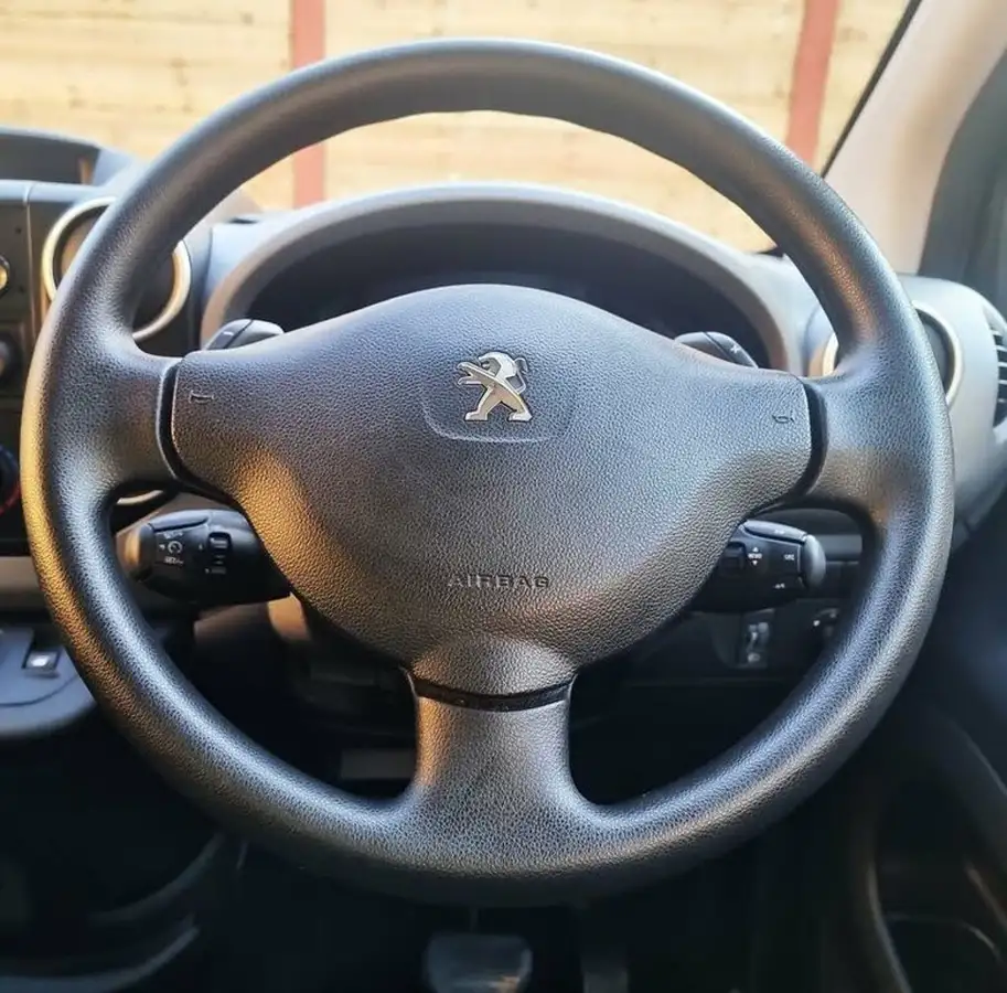 2018-peugeot-partner-big-21