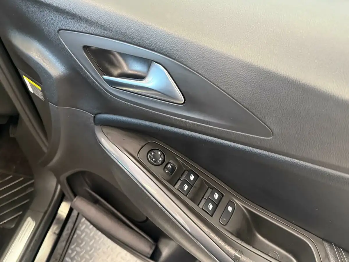 2019-vauxhall-grandland-x-12-sport-nav-big-15