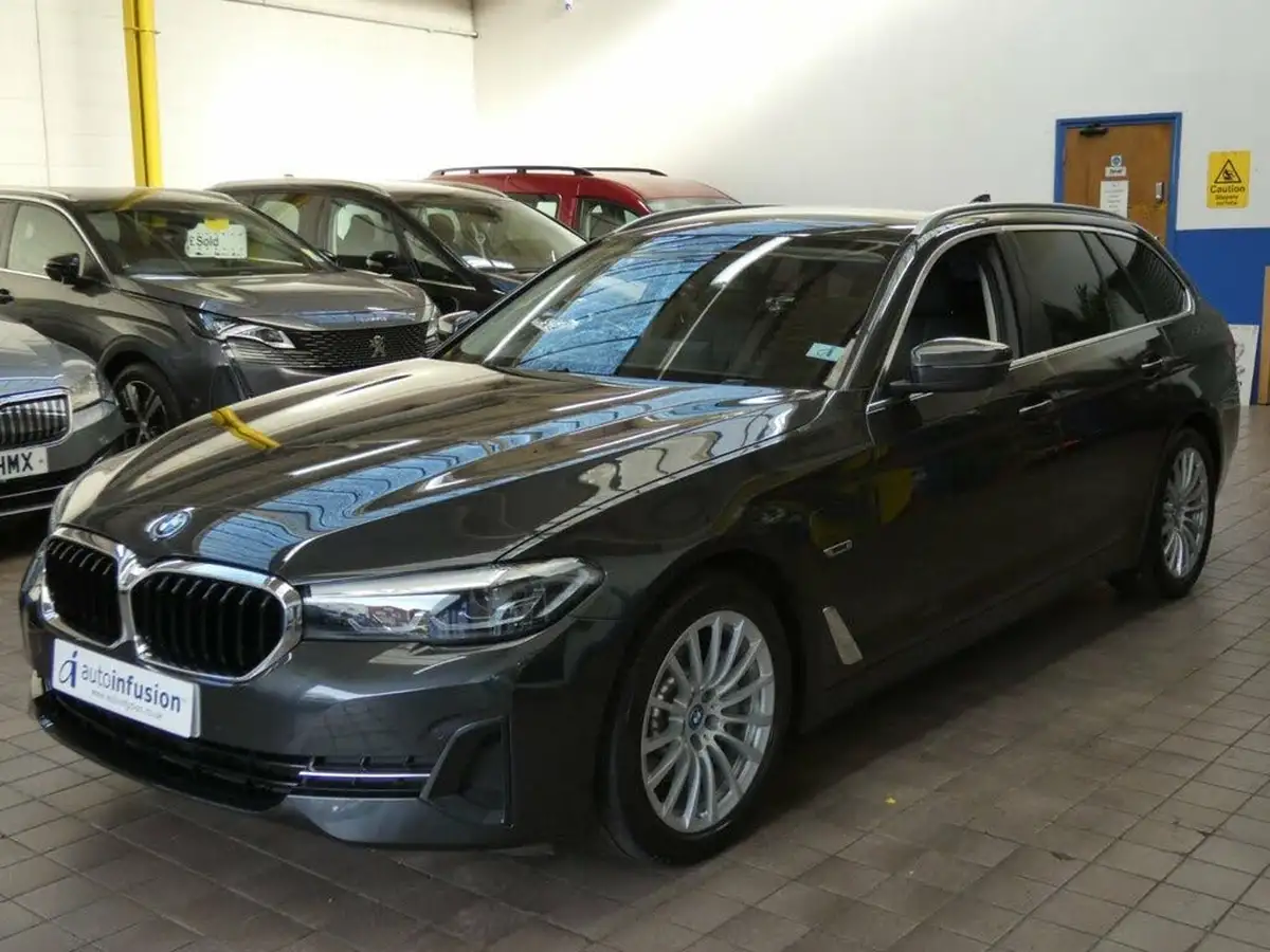 2022-bmw-5-series-20-530e-se-touring-5d-big-9