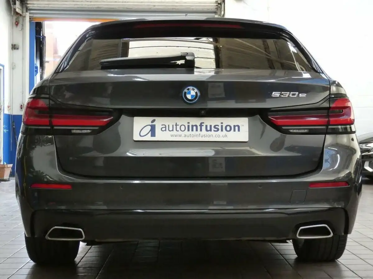 2022-bmw-5-series-20-530e-se-touring-5d-big-33