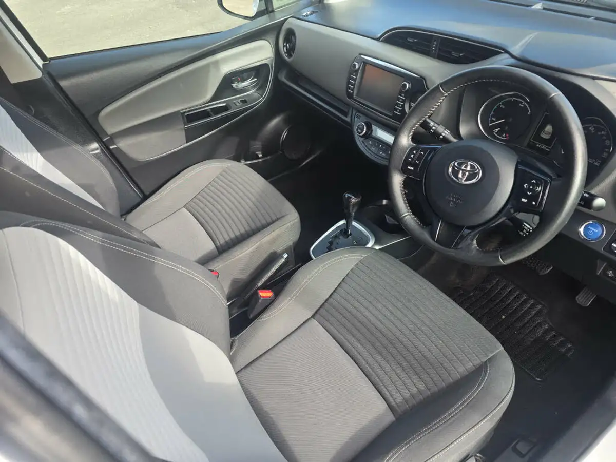 2019-toyota-yaris-15-vvt-i-icon-tech-98bhp-hybrid-1497cc-e-cvt-big-11