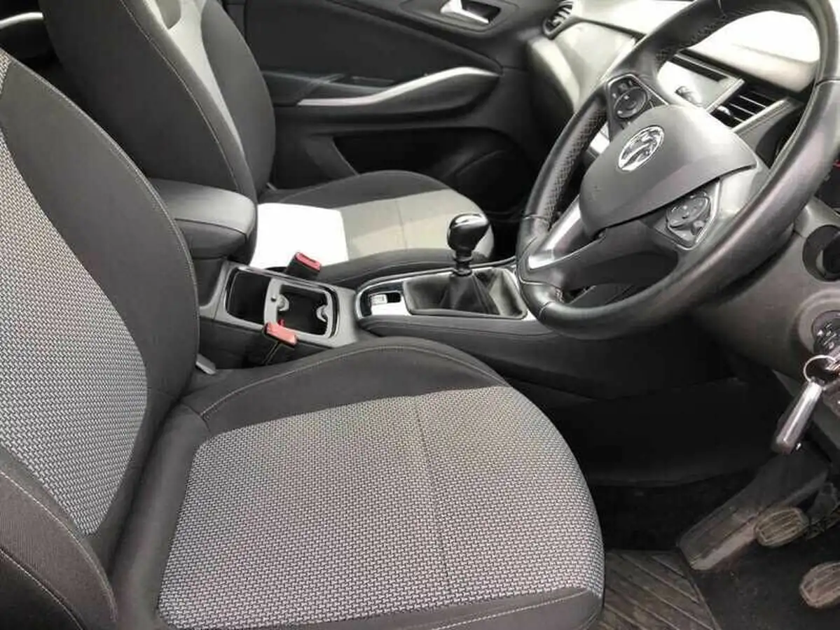 2020-vauxhall-grandland-x-12-se-big-3