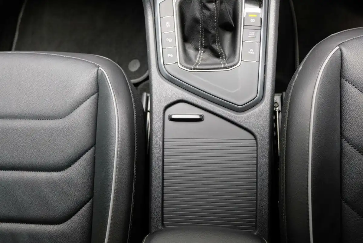 2024-volkswagen-tiguan-15-tsi-r-line-edition-big-20