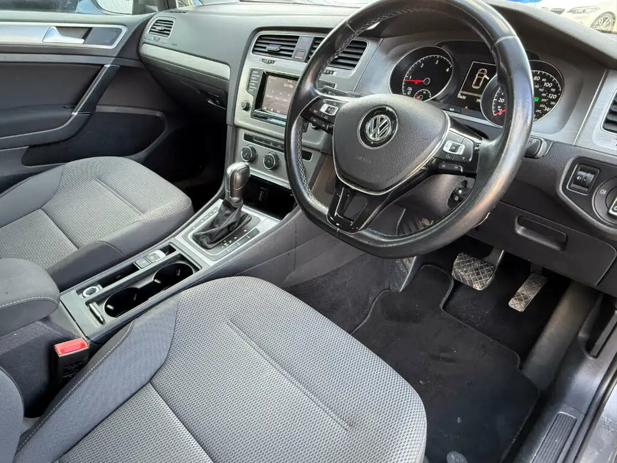 2014-volkswagen-golf-20tdi-se-ss-hatchback-5d-dsg-big-10