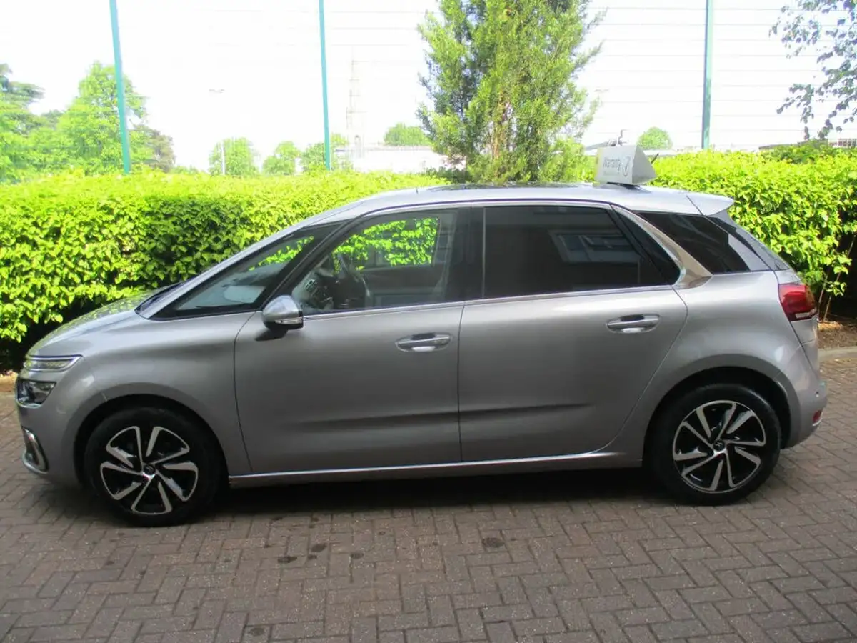 2018-citroen-c4-picasso-12-puretech-flair-big-11