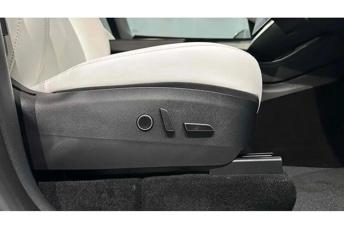 2023-tesla-model-y-e-performance-big-37