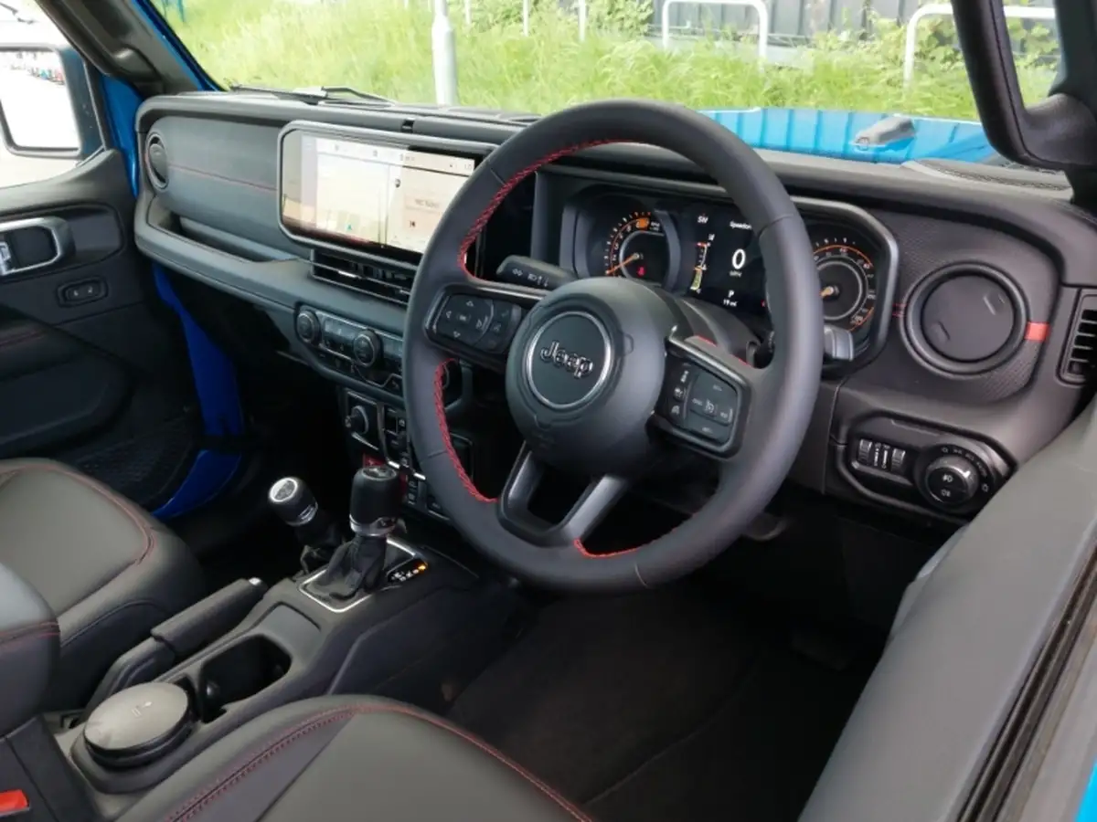 2025-jeep-avenger-12-gse-altitude-big-11