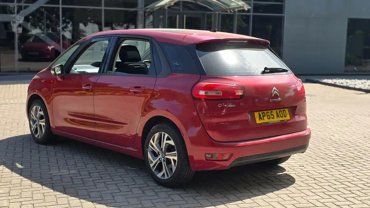 2015-citroen-c4-picasso-16bluehdi-selection-big-4