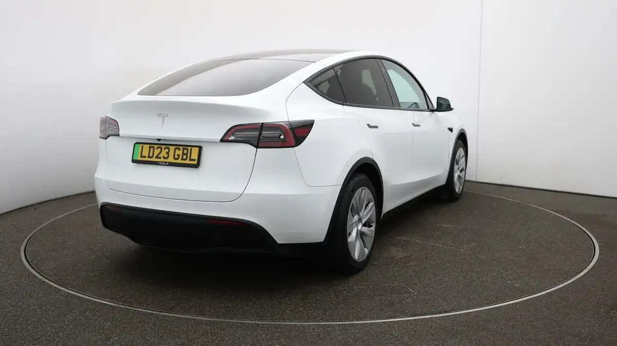 2023-tesla-model-y-e-rwd-big-59