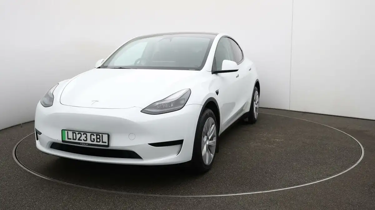 2023-tesla-model-y-e-rwd-big-35