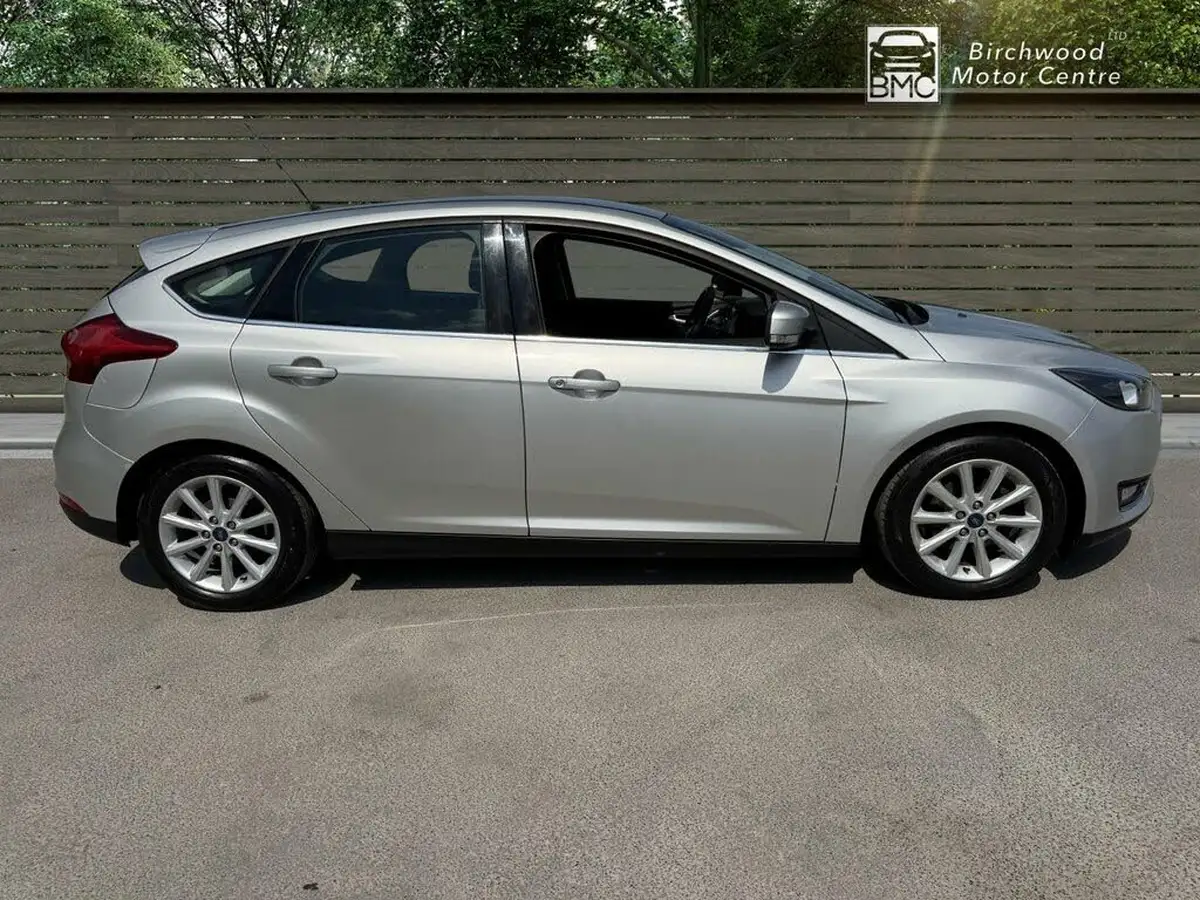 2015-ford-focus-10-titanium-t-125ps-hatchback-big-7