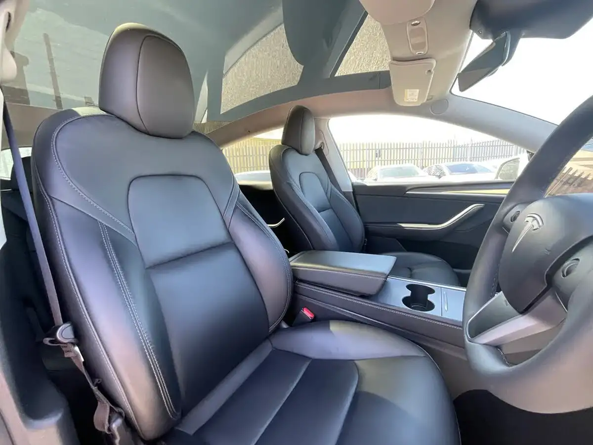 2023-tesla-model-y-e-long-range-big-9