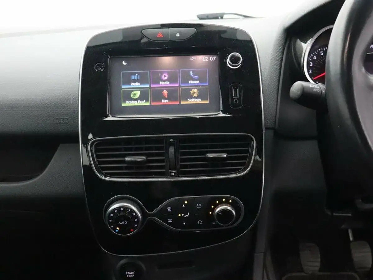 2018-renault-clio-09-tce-dynamique-s-nav-big-16