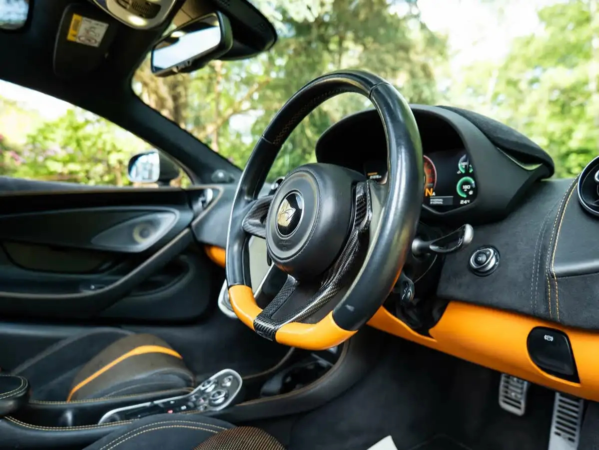 2017-mclaren-570gt-38-big-29