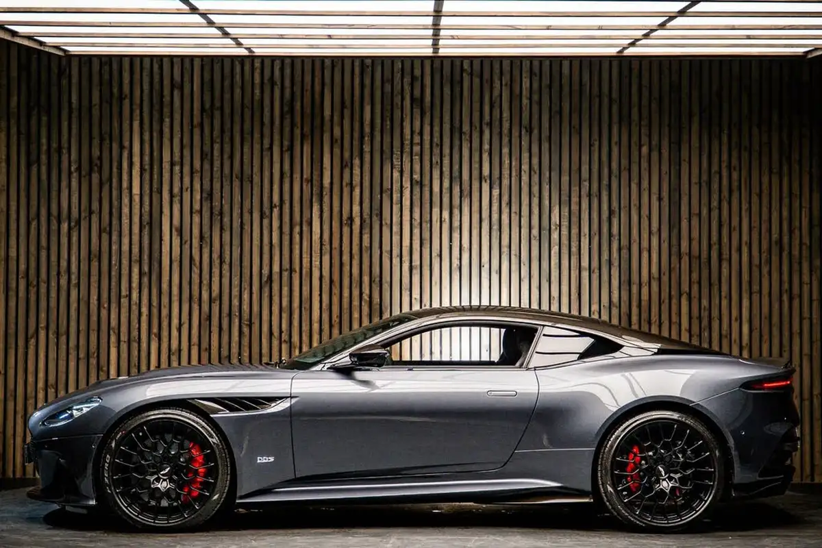 2023-aston-martin-dbs-52-v12-big-6