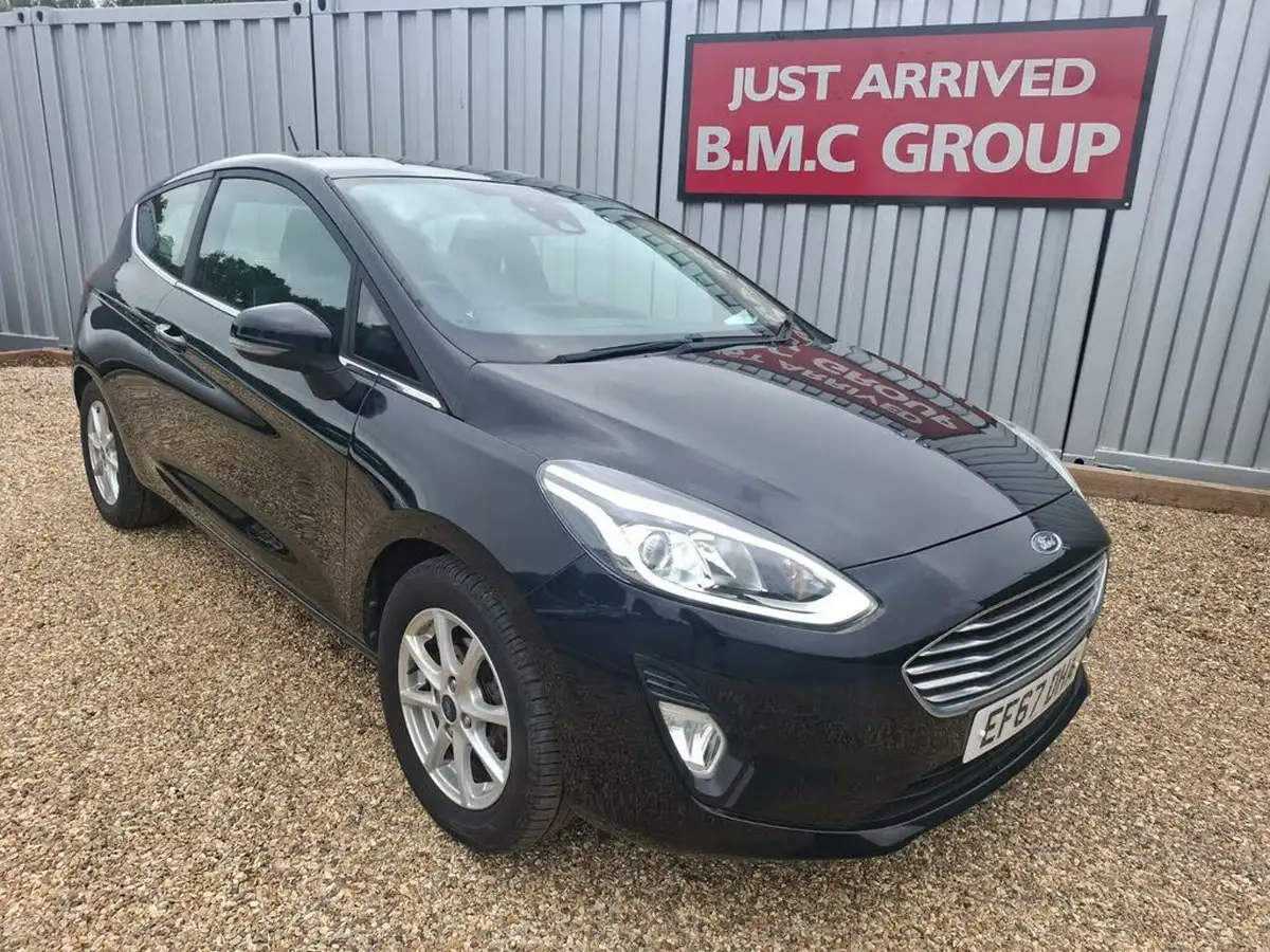 2017-ford-fiesta-10t-zetec-100ps-ecoboost-ss-3d-big-0