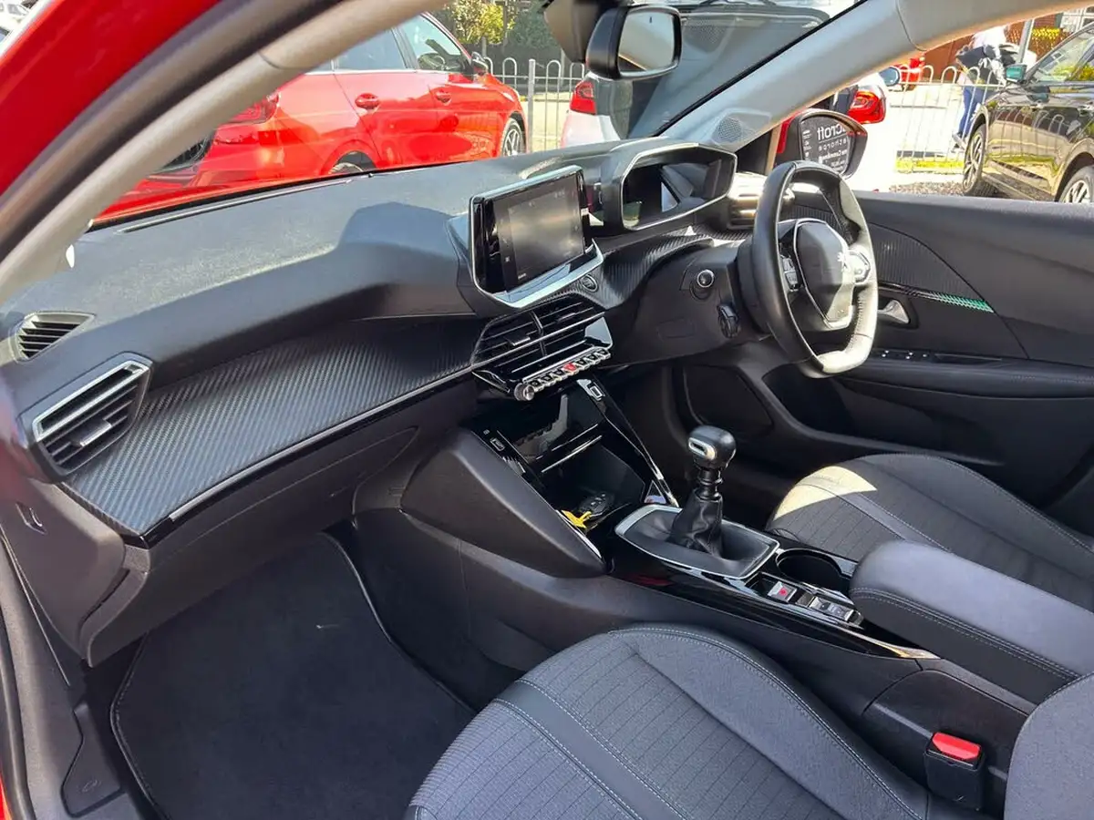 2021-peugeot-208-12-puretech-allure-premium-100bhp-big-12