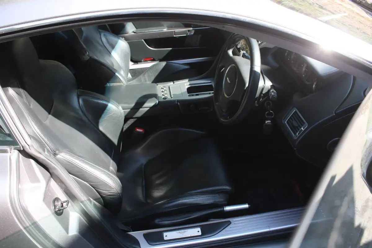 2005-aston-martin-db9-59-touchtronic-big-6
