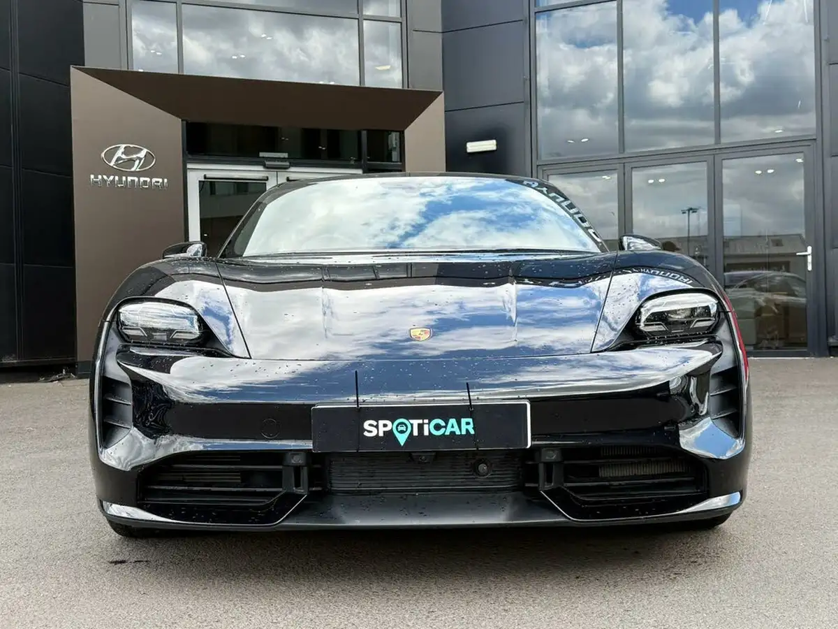 2020-porsche-taycan-e-turbo-big-6