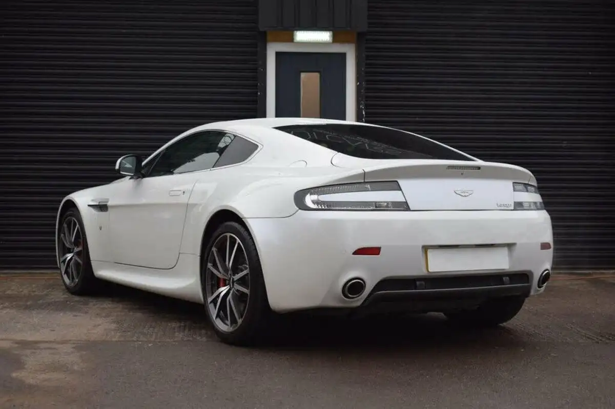2010-aston-martin-vantage-47-coupe-sportshift-big-2