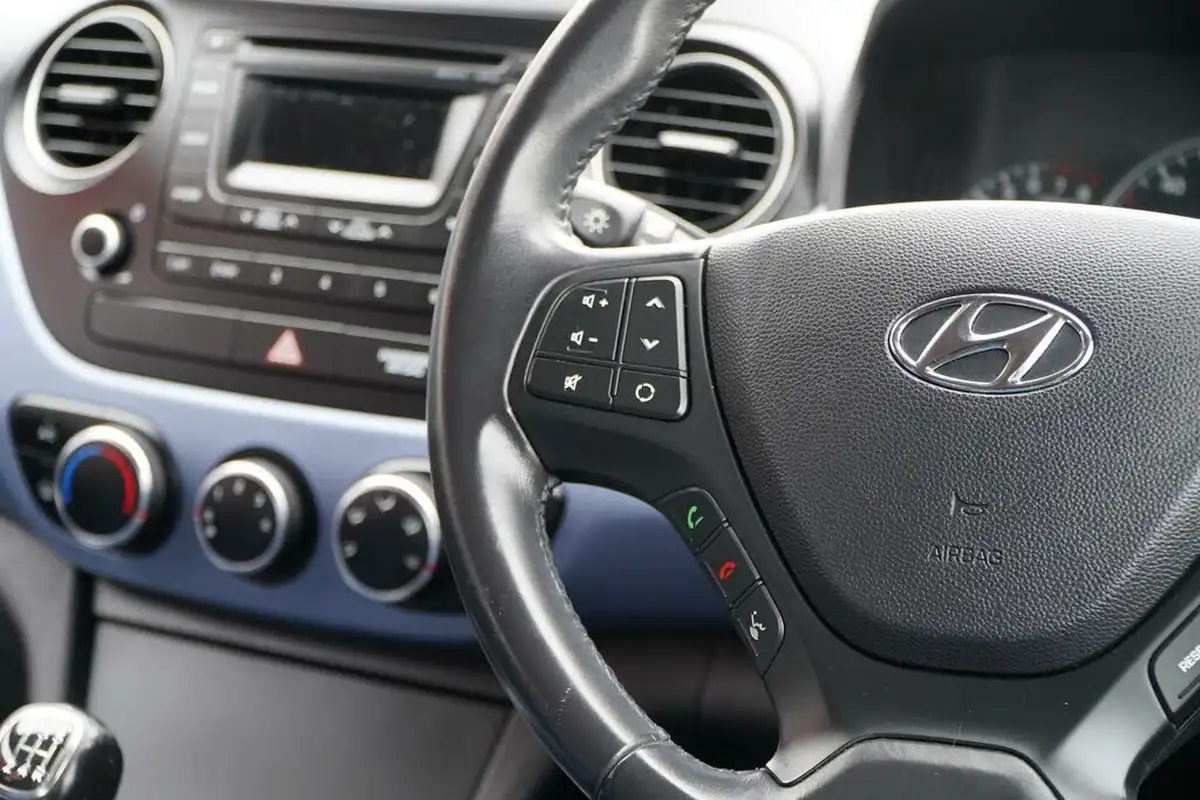 2014-hyundai-i10-10-premium-big-34