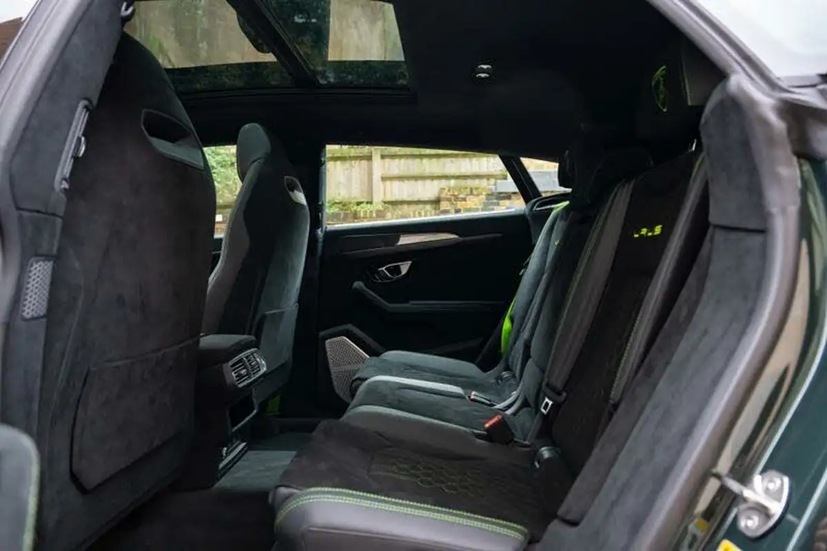 2024-lamborghini-urus-40-no-trim-big-7