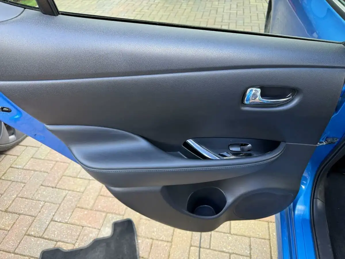 2020-nissan-leaf-e-tekna-big-15
