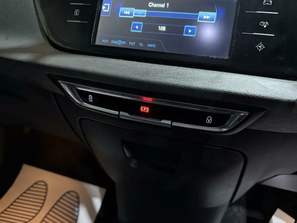 2015-citroen-grand-c4-picasso-16bluehdi-vtr-120ps-eat6-big-38