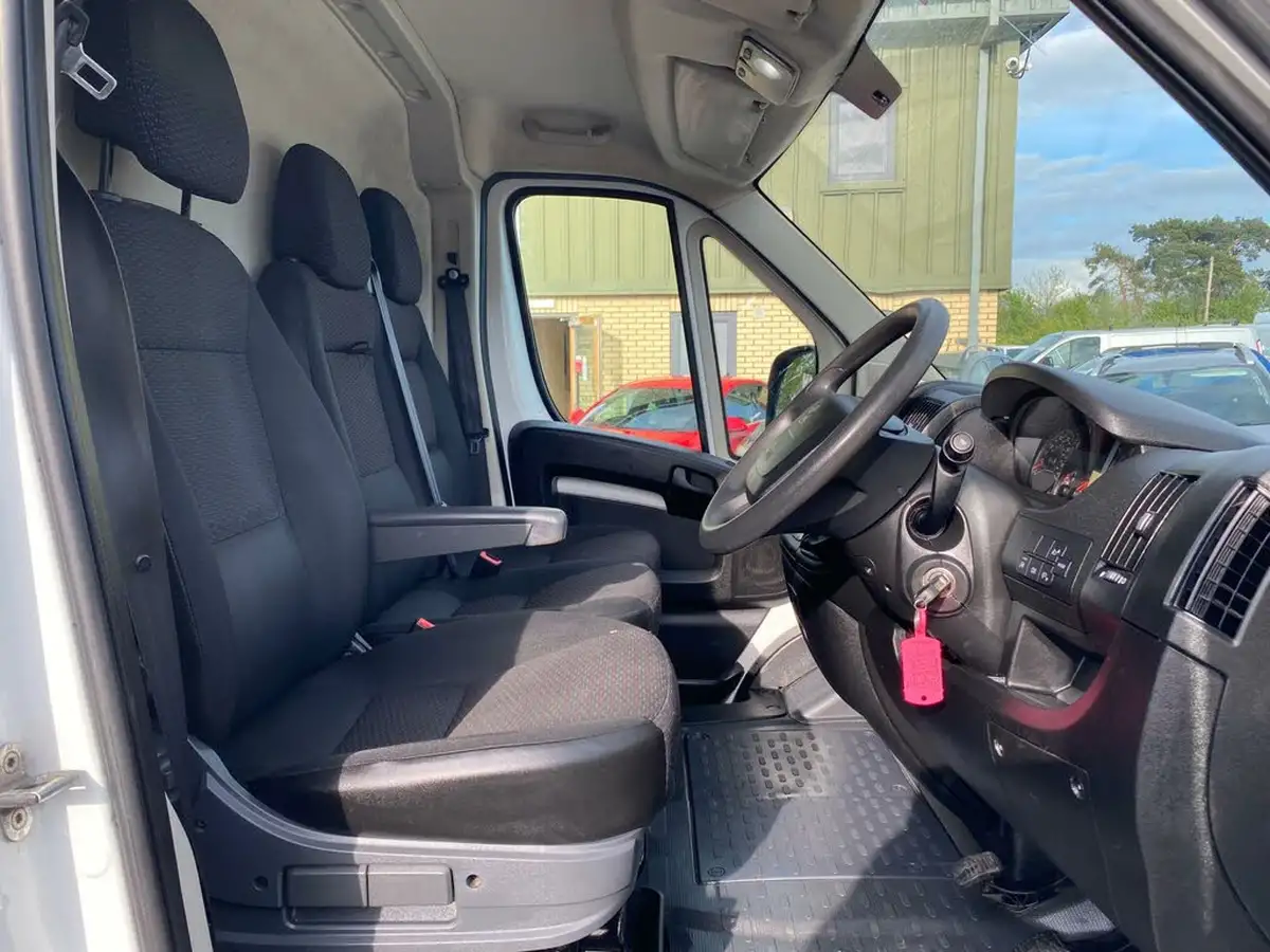 2020-peugeot-boxer-22-bluehdi-professional-435-l4-h2-big-7