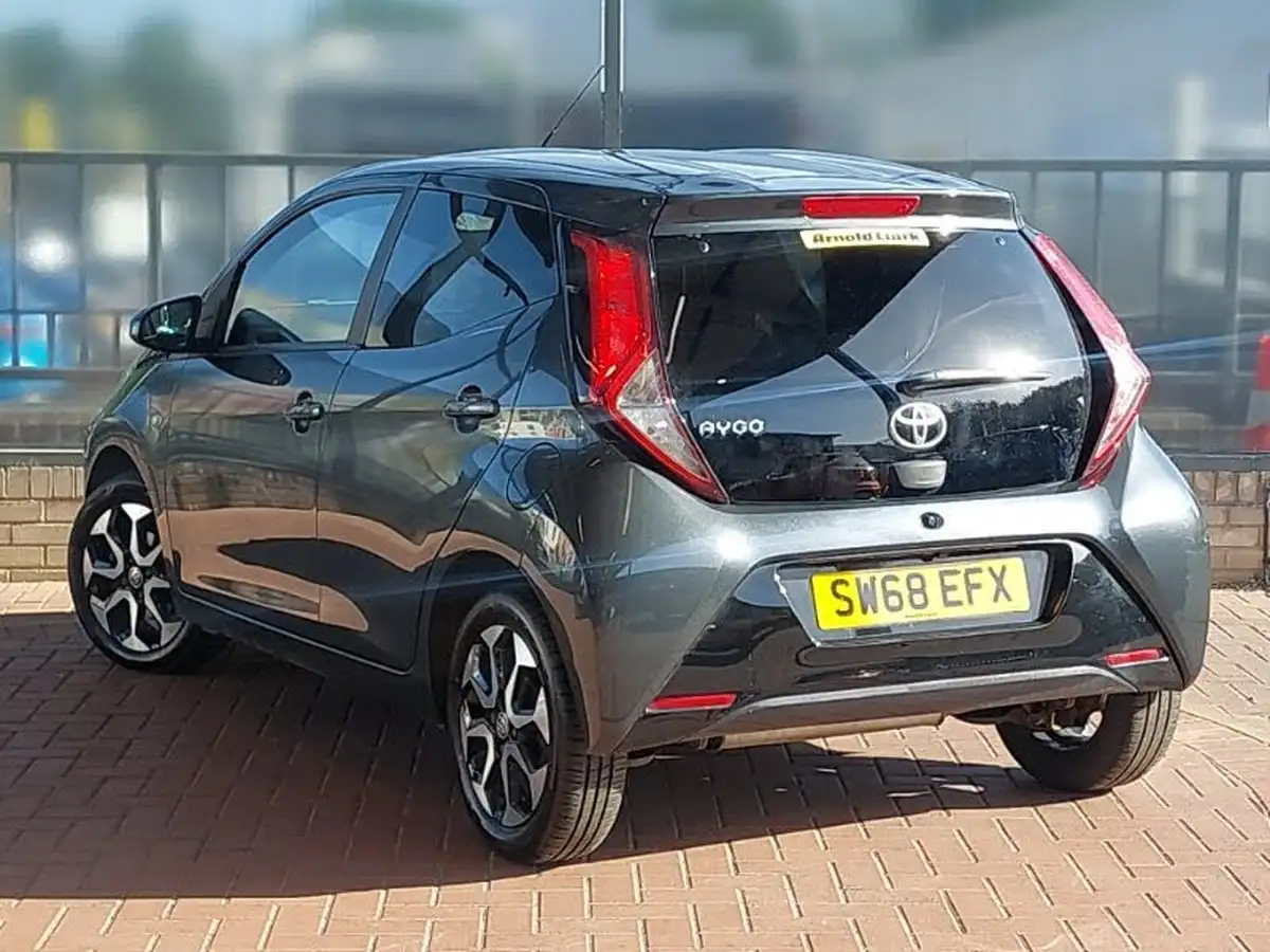 2019-toyota-aygo-10-vvt-i-x-plore-big-1