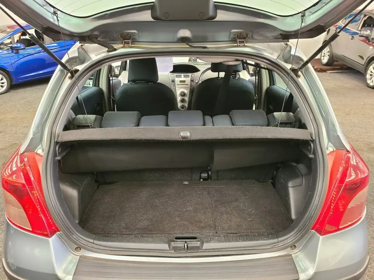 2008-toyota-yaris-13-tr-5d-mmt-big-6