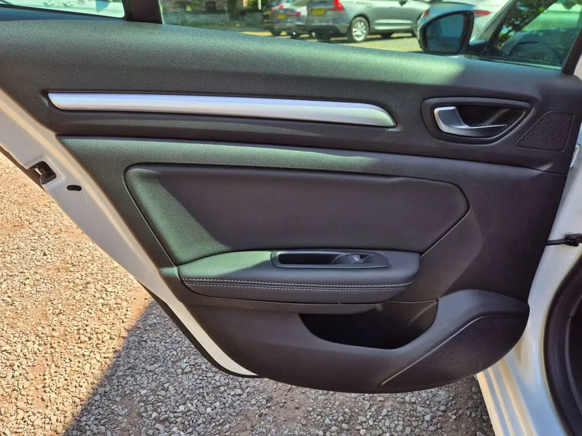 2021-renault-megane-15dci-iconic-sport-tourer-big-20