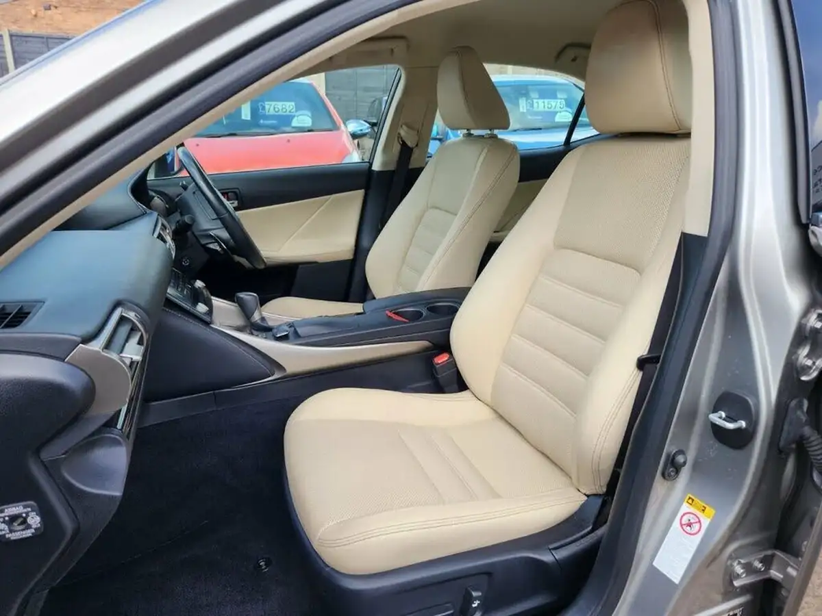 2014-lexus-is-300h-25-premier-big-12