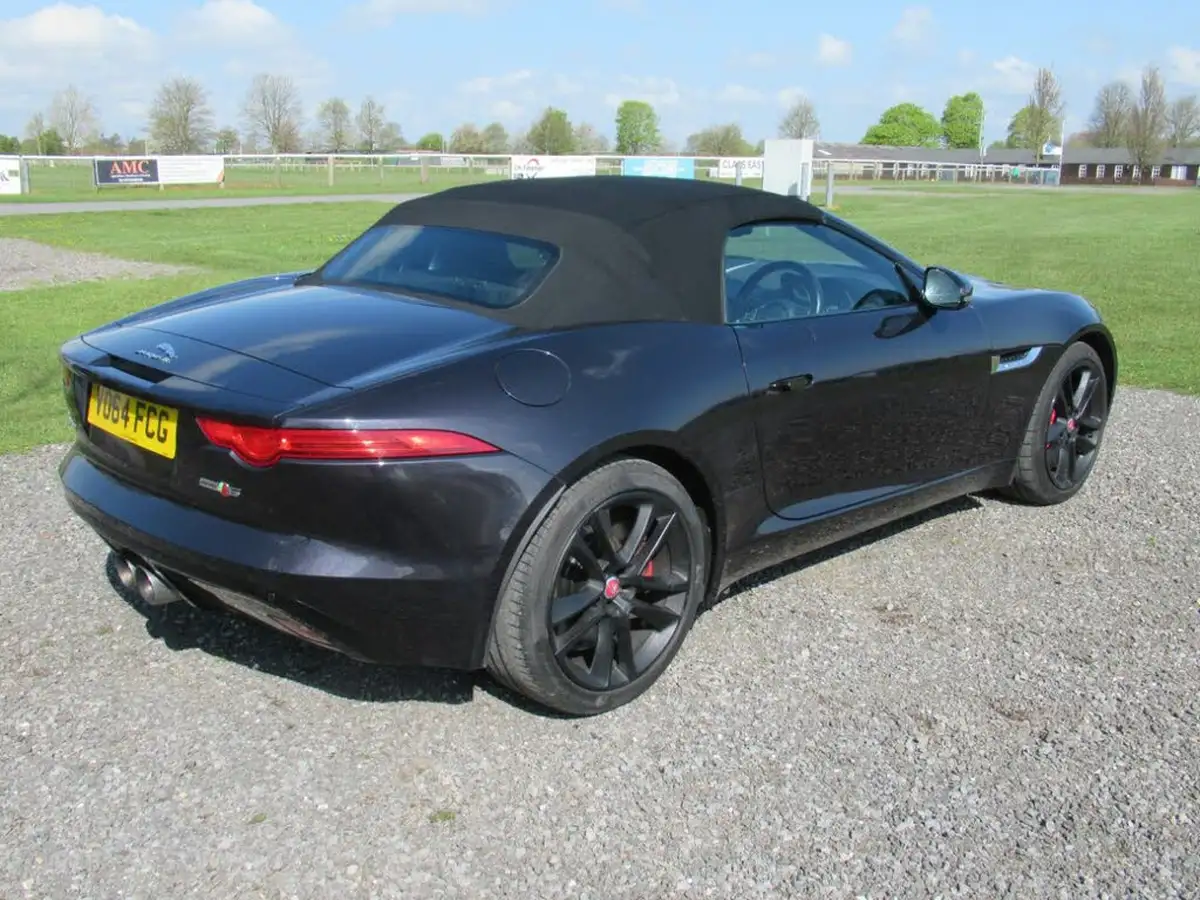 2014-jaguar-f-type-30-s-convertible-awd-quickshift-big-10