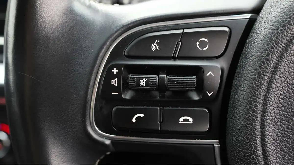 2021-kia-niro-16-gdi-phev-3-42in-cluster-big-22