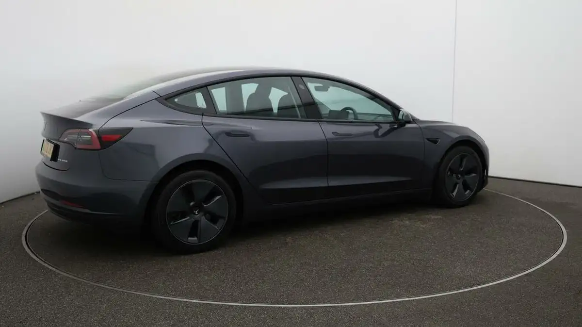 2022-tesla-model-3-e-long-range-big-50