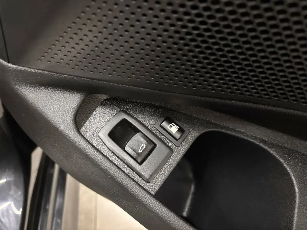 2020-bmw-3-series-20-330e-m-sport-saloon-4d-big-34