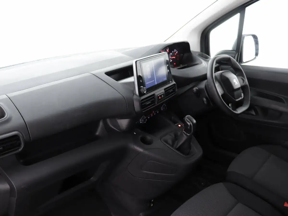 2019-peugeot-partner-16bluehdi-1000-professional-big-29