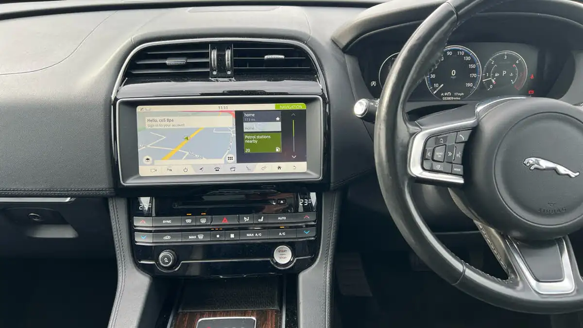 2017-jaguar-f-pace-30td-portfolio-big-23